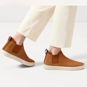 Rothys Chelsea slip on flat ankle high shoe sneaker in Fawn brown Tan sneakers